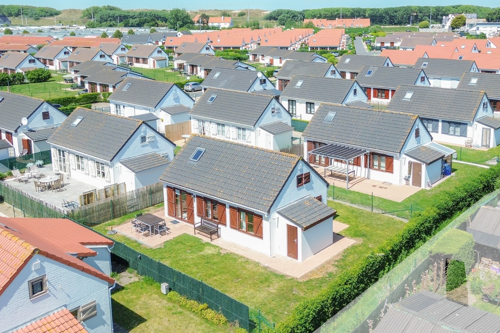 Instapklaar en gemeubeld vissershuisje met tuin en staanplaats in Harendijke! 