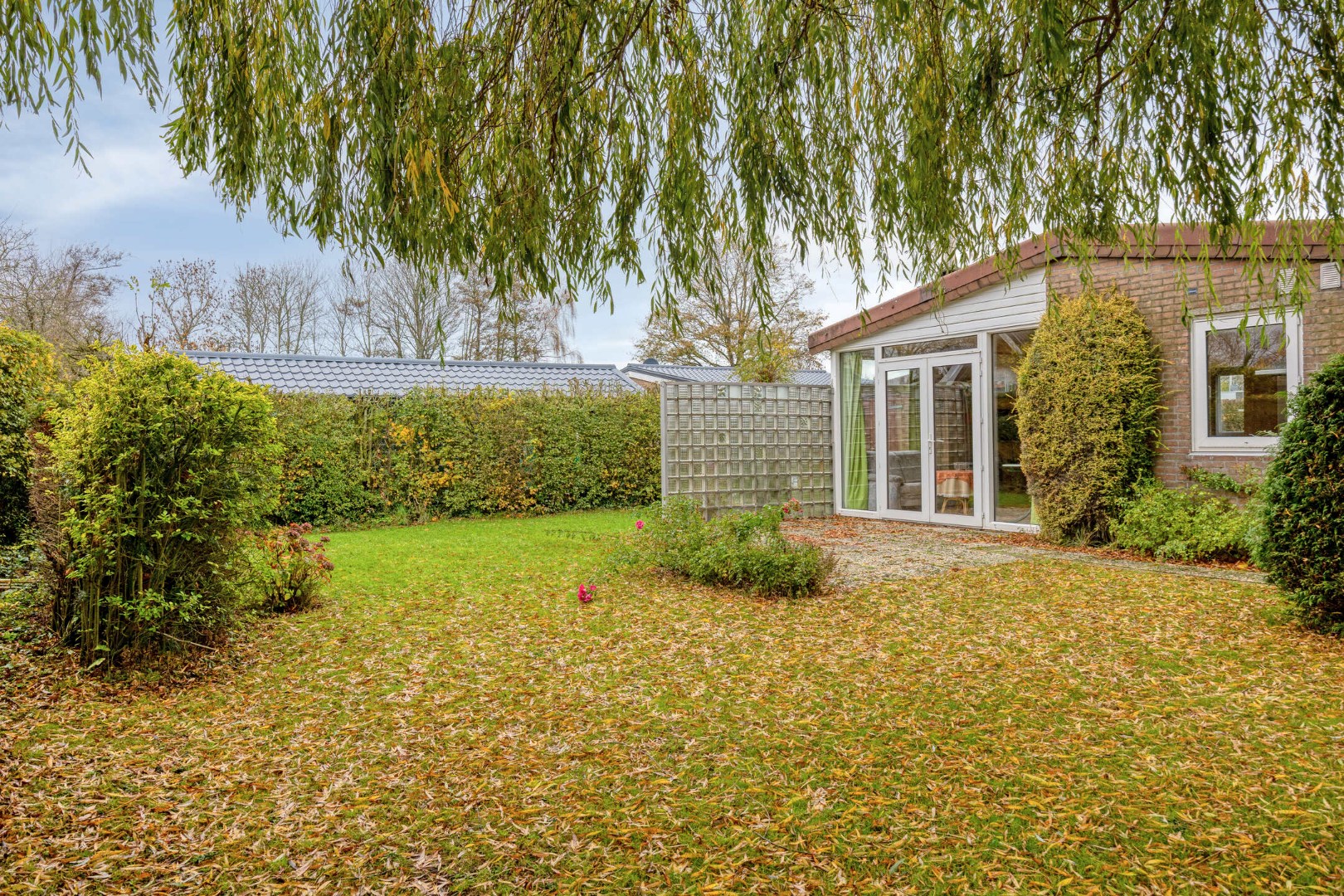 Rustig gelegen vrijstaande bungalow op steenworp afstand van jachthaven en Veerse Meer, deze woning dient gemoderniseerd te worden maar biedt vele mogelijkheden. 