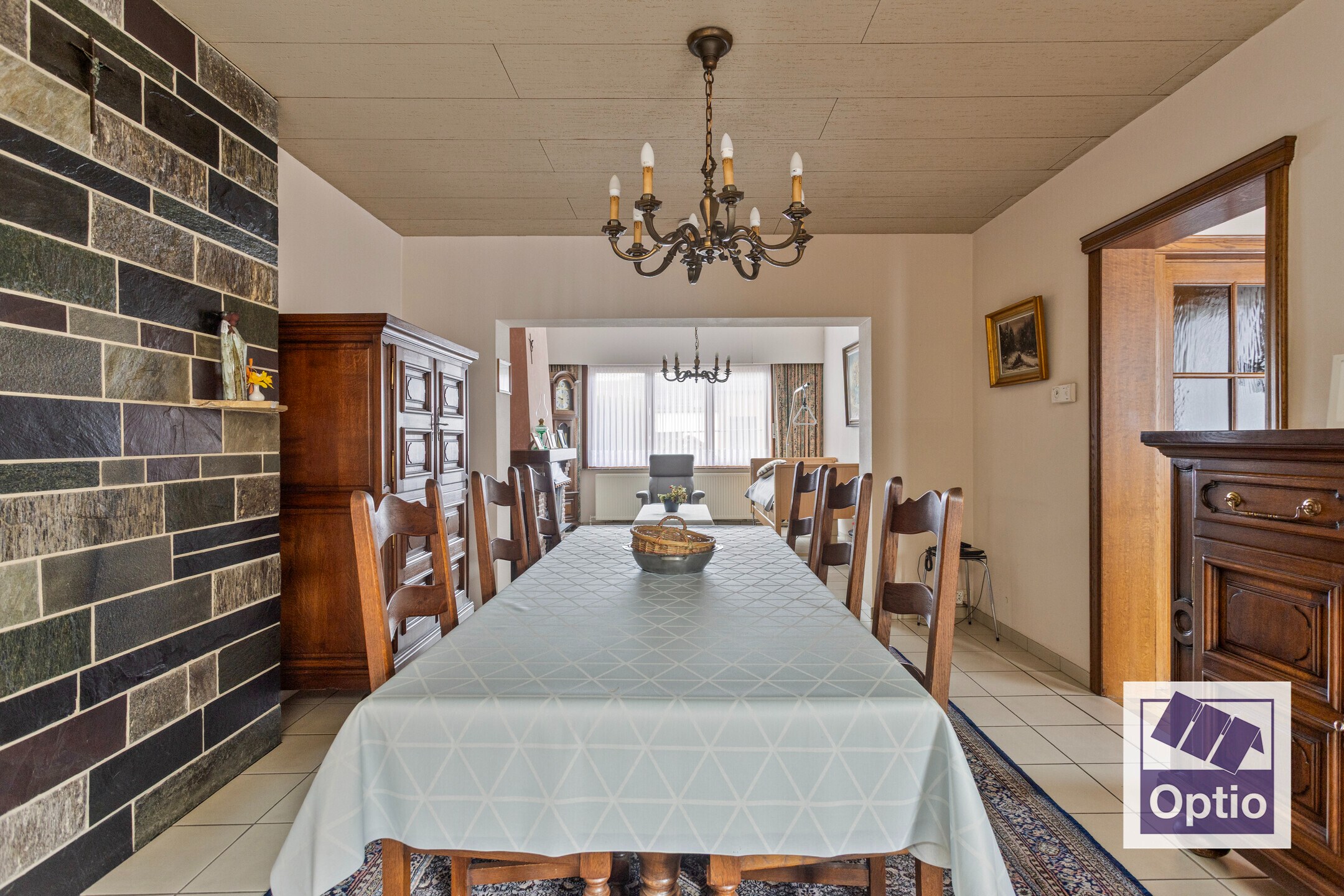 Woning met 5 slaapkamers en grote tuin. 