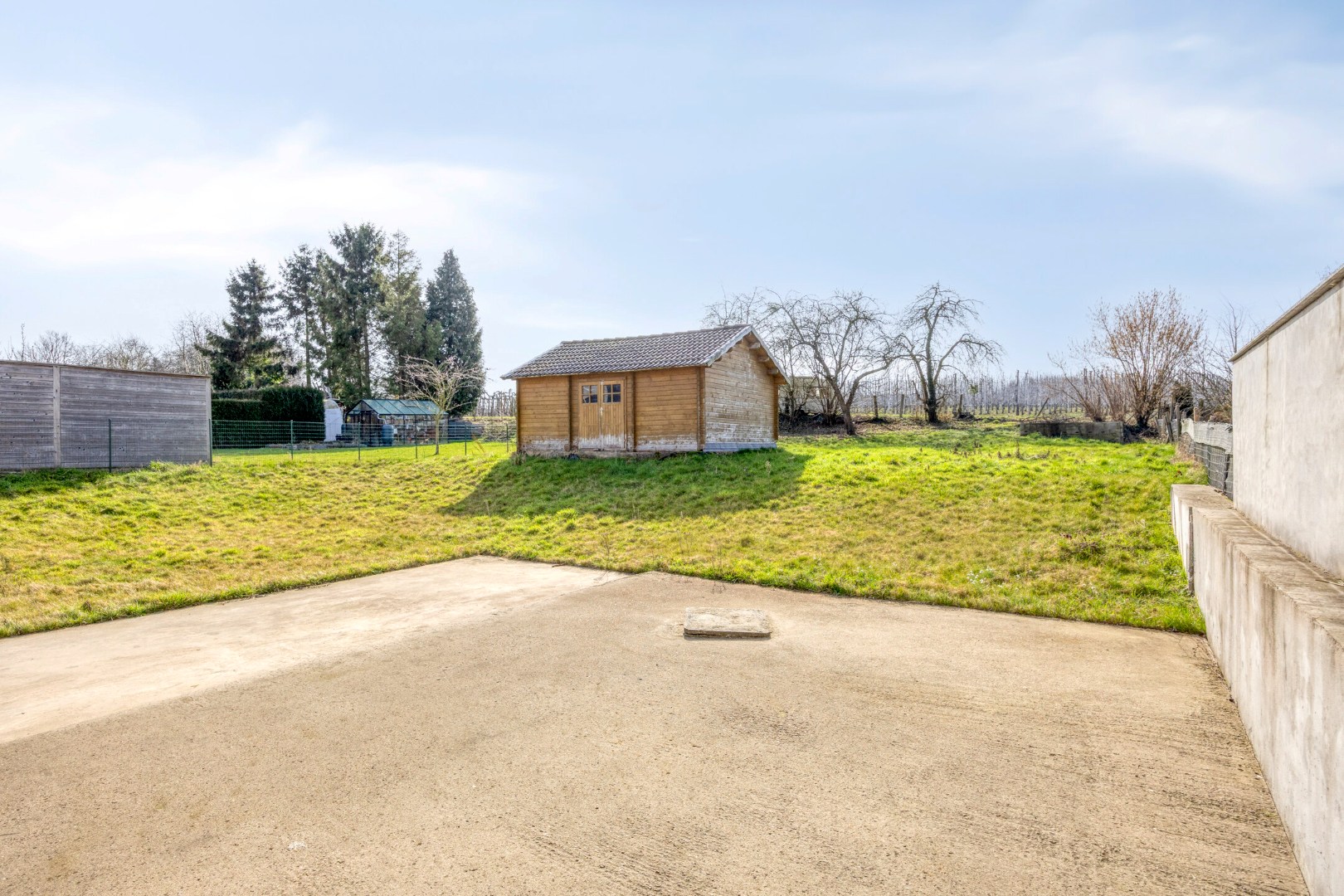 tuin met tuinberging