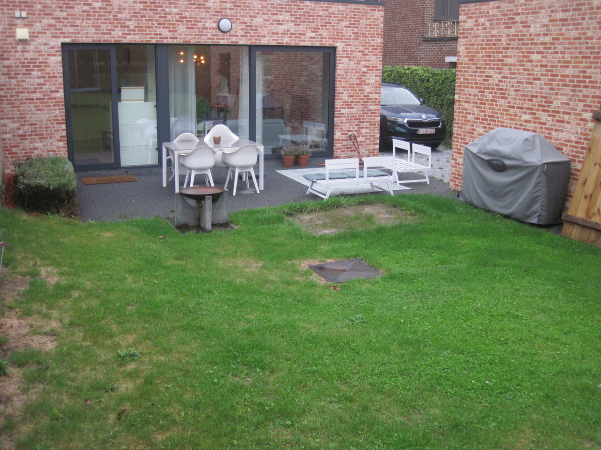 Exceptioneel ruim gelijkvloers appartement. Geen vaste kosten ! 