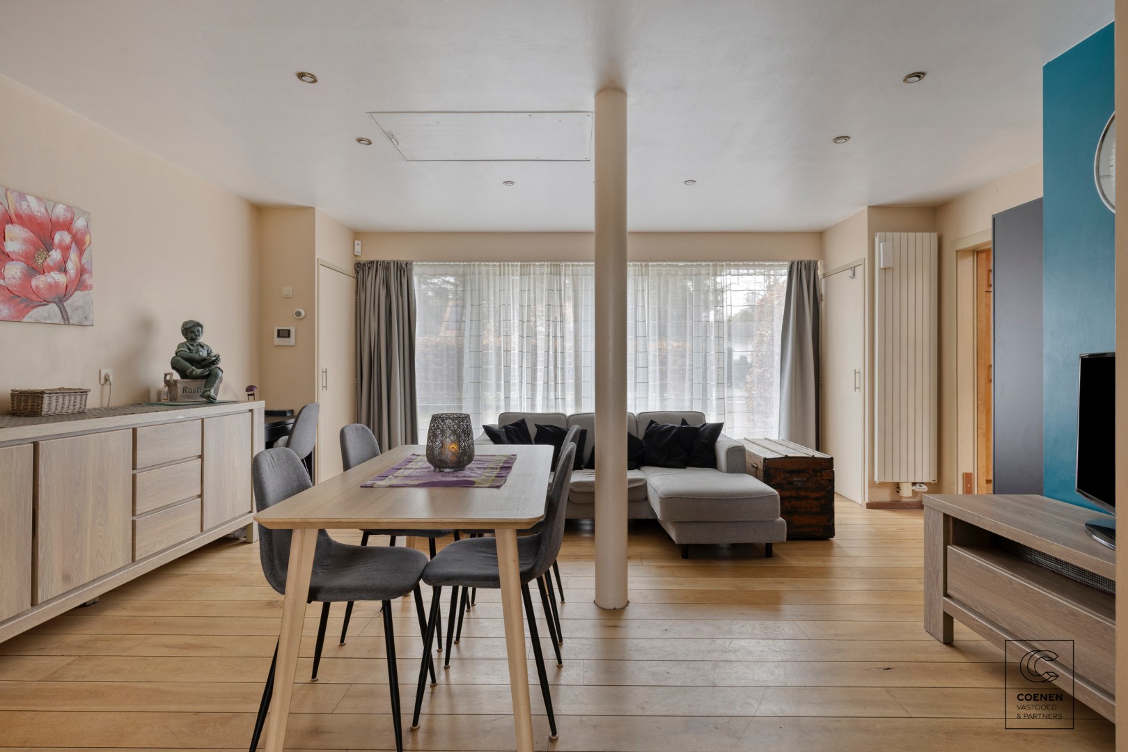 Lichtrijke en ruime villa van 338 m² met ingebouwd zwembad en tal van mogelijkheden voor co-housing of kangoeroewonen! 