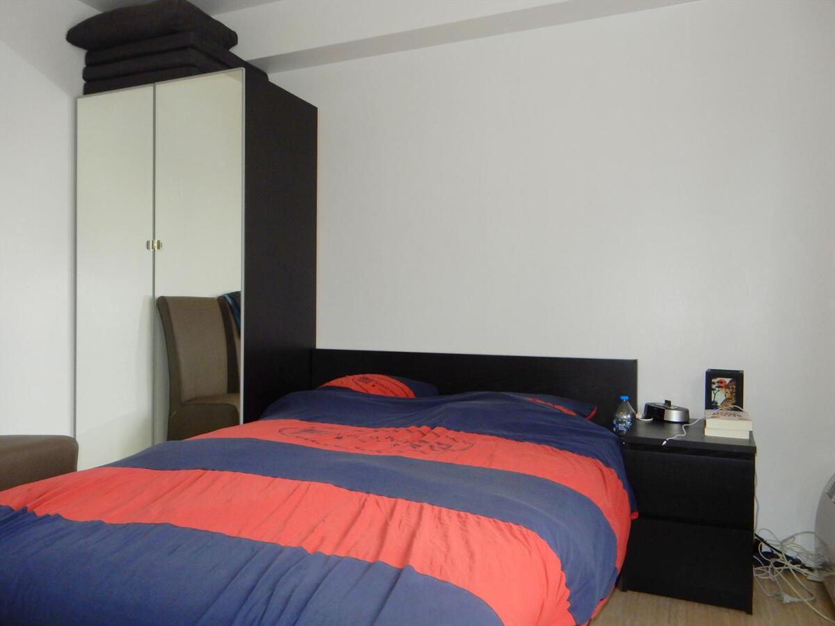 Appartement met garage en grote tuin 