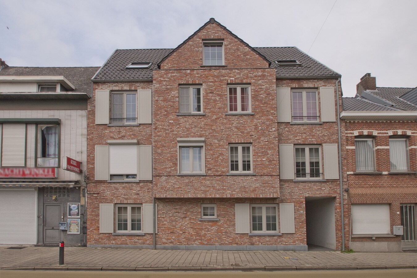 Instapklaar appartement met lift - 1 slpk, terras, 2 parkings 