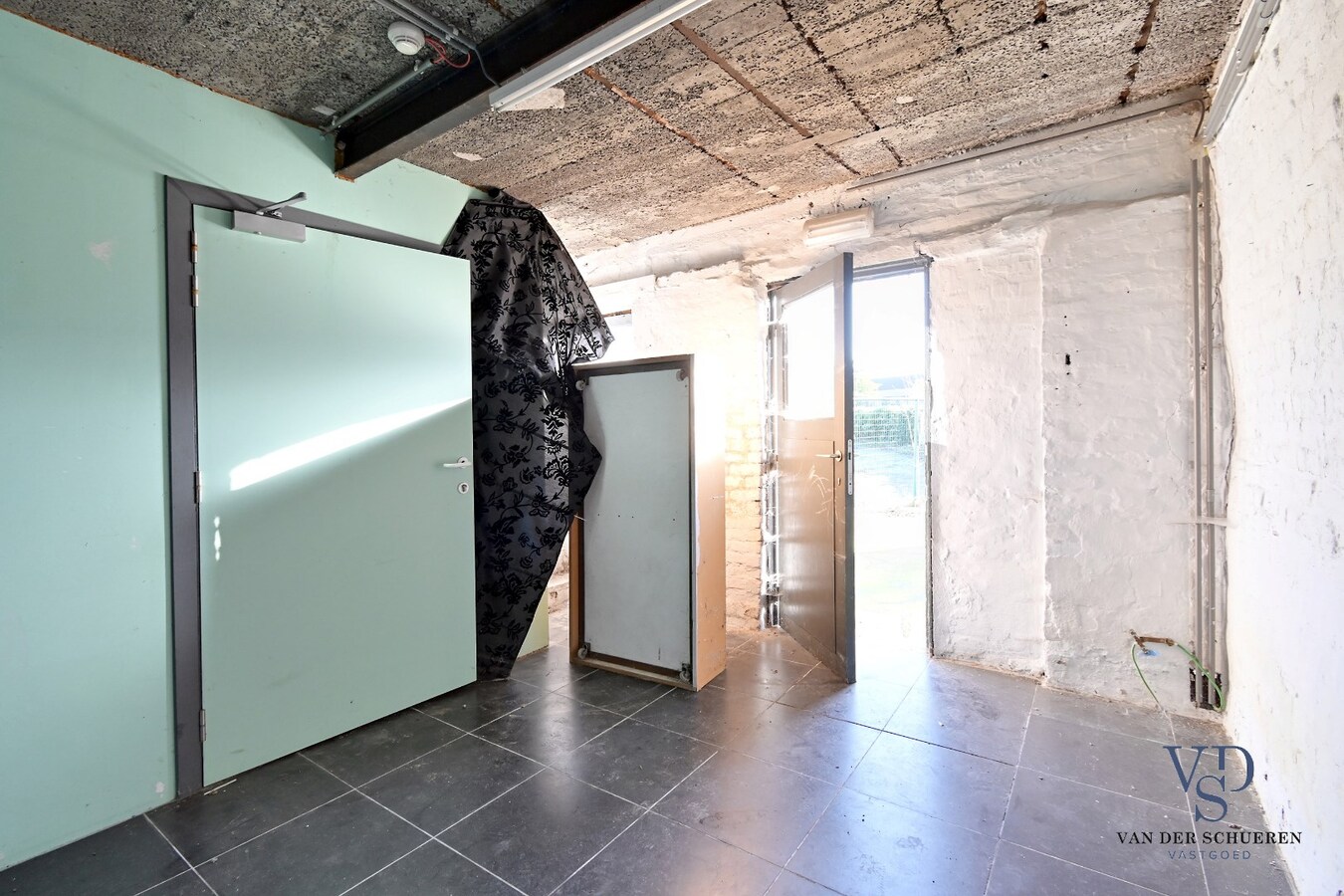 Uniek handelspand met woongedeelte in hartje Eine ! 