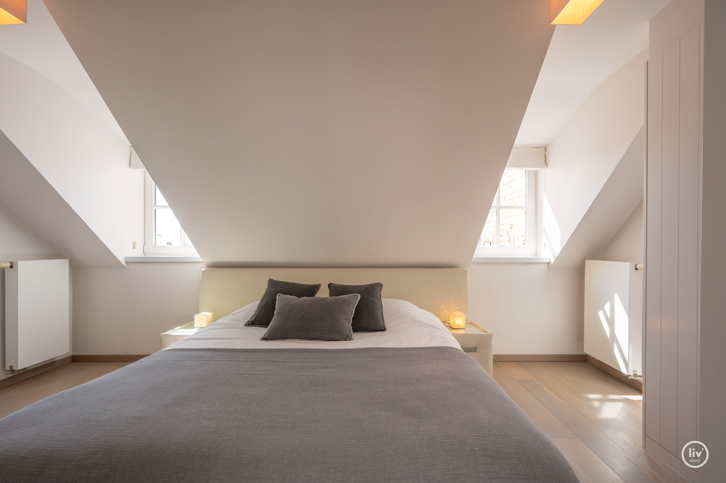 Appartement en duplex ensoleillé et spacieux avec terrasse orientée plein sud situé dans la Zoutelaan à Knokke. 
