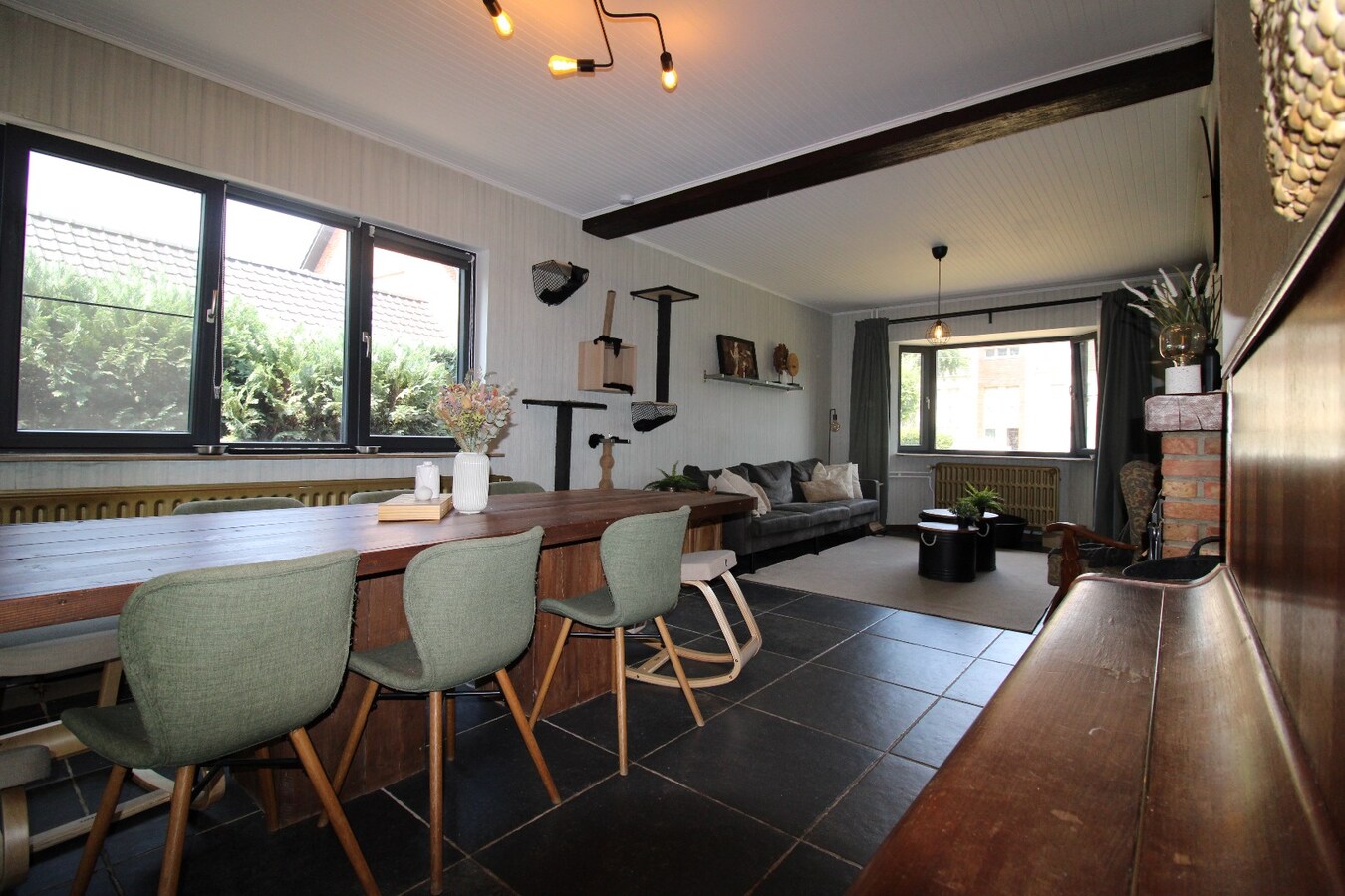 Gezellige gerenoveerde woning op een perceel van 8 are 