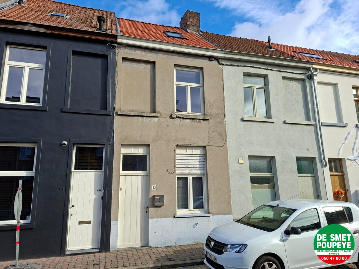 Rijwoning met tuin met uitweg 