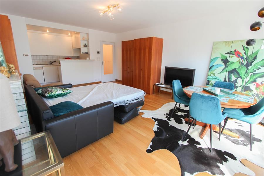 Centraal gelegen studio appartement voorzien van terras met zeezicht! 