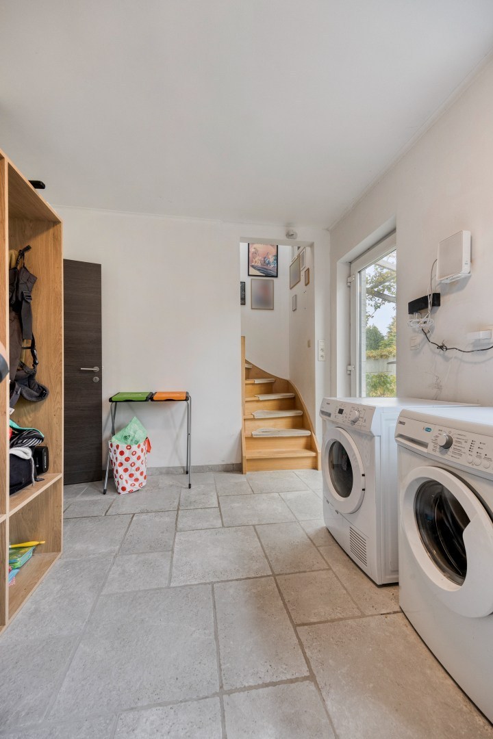 Open bebouwing met 4 slaapkamers, bureau, garage en prachtige tuin in Boutersem – EPC 158 kWh/m² - bewoonbare opp. 282 m² 