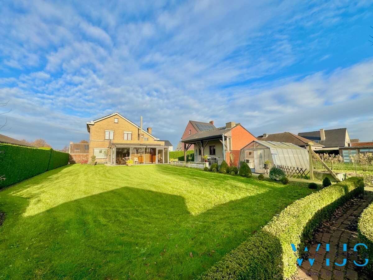 Stevige gezinswoning met bijgebouw te Ertvelde ! 