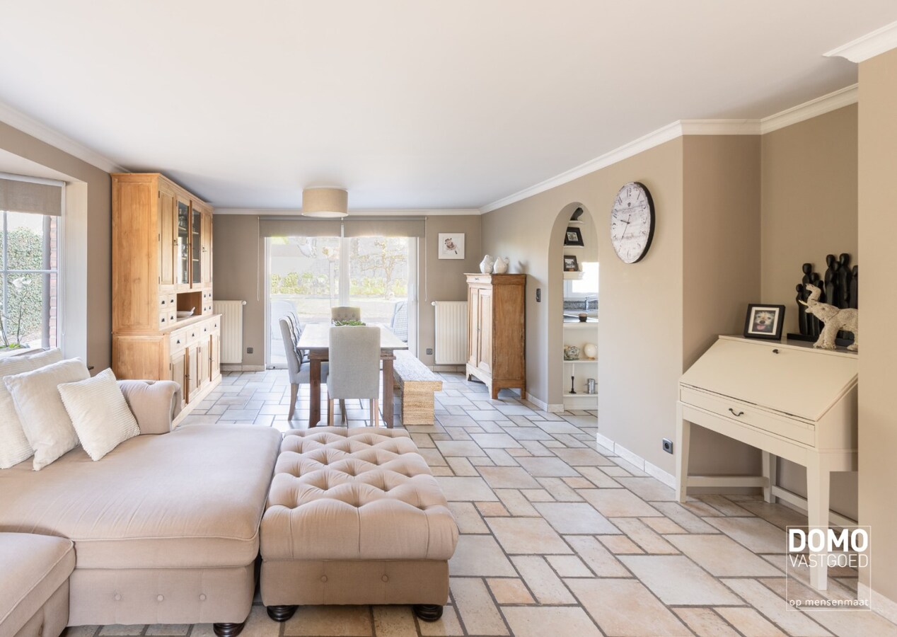 Karaktervolle en ruime gezinswoning in pastorij-/fermettestijl met prachtige tuin en 4 slaapkamers in het groene Kortessem 