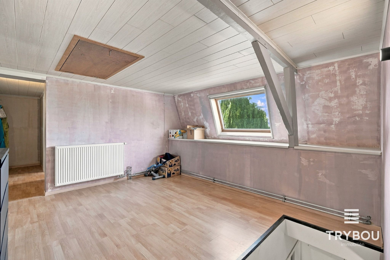 Ruime gezinswoning met 4 slaapkamers, garage en aangename tuin in Merkem! 