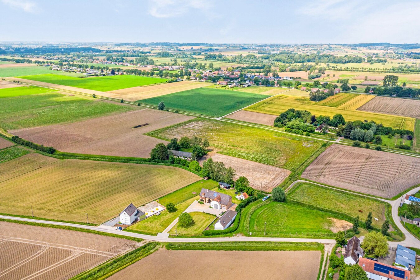 Uitzonderlijk gelegen landelijke villa met bijgebouw 