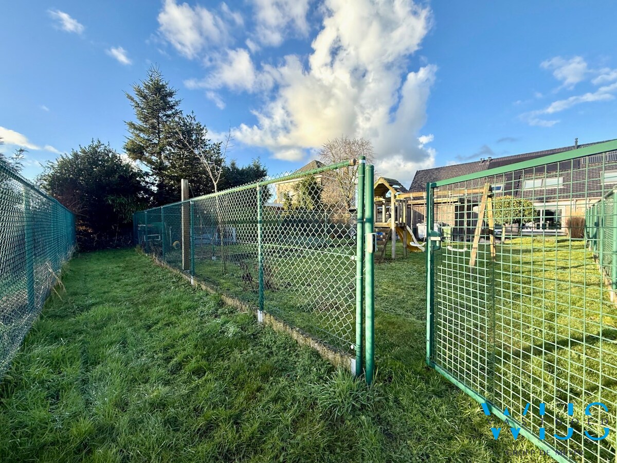 INSTAPKLAAR woonhuis met ZUIDgerichte tuin te Boekhoute ! 