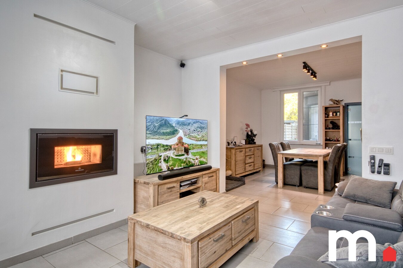 Instapklare woning te Kuurne op 405 m² met 4 Slaapkamers en inpandige dubbele garage! 