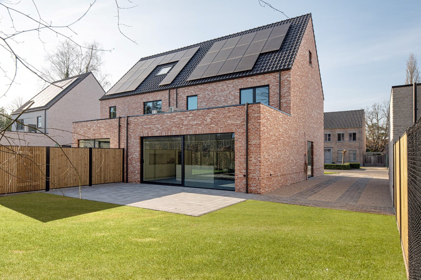 Moderne landelijke villa met A+ energieprestatie in rustige wijk 