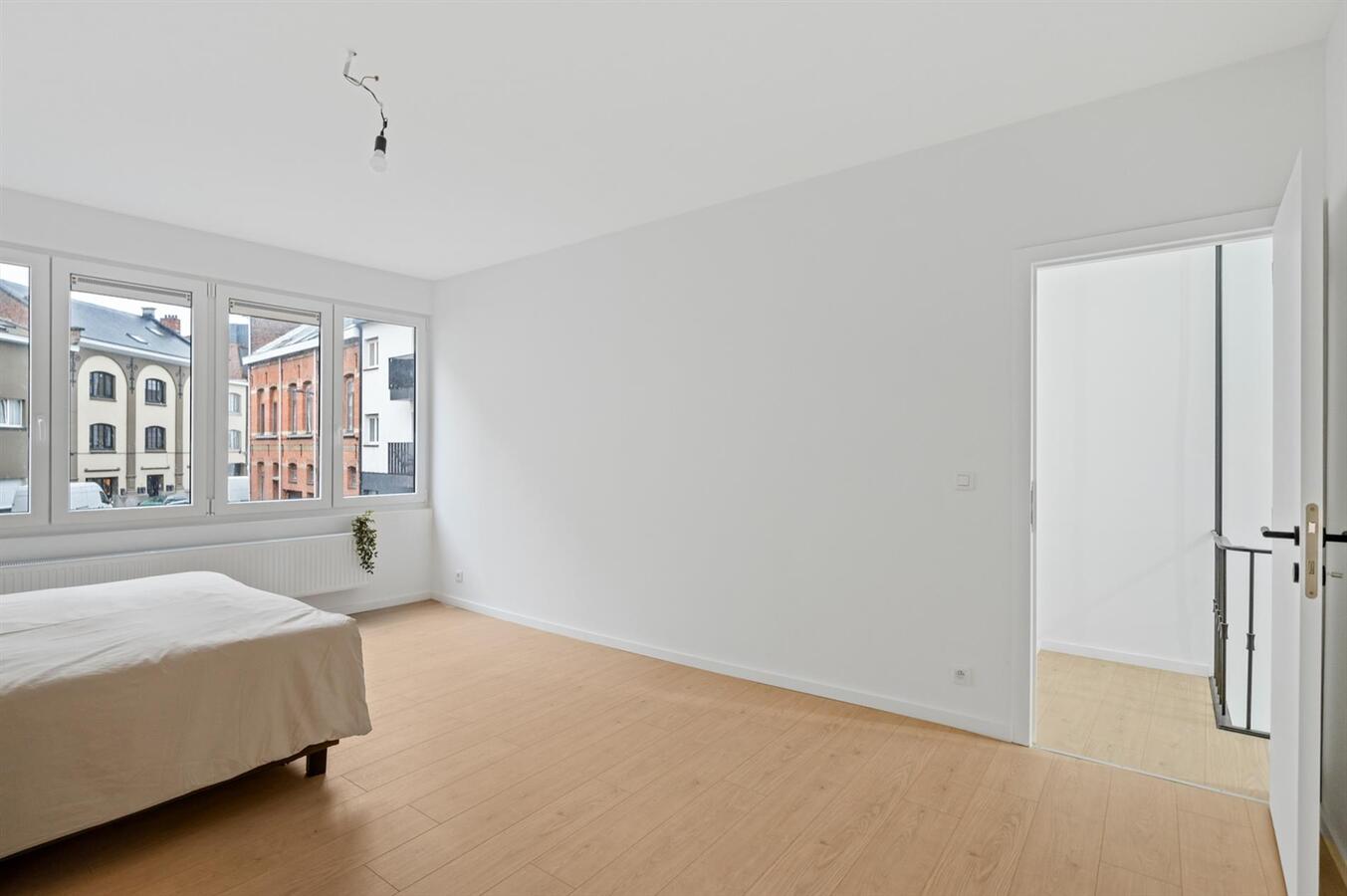 Gerenoveerde woning met 3 slpk en koer te Antwerpen centrum! 