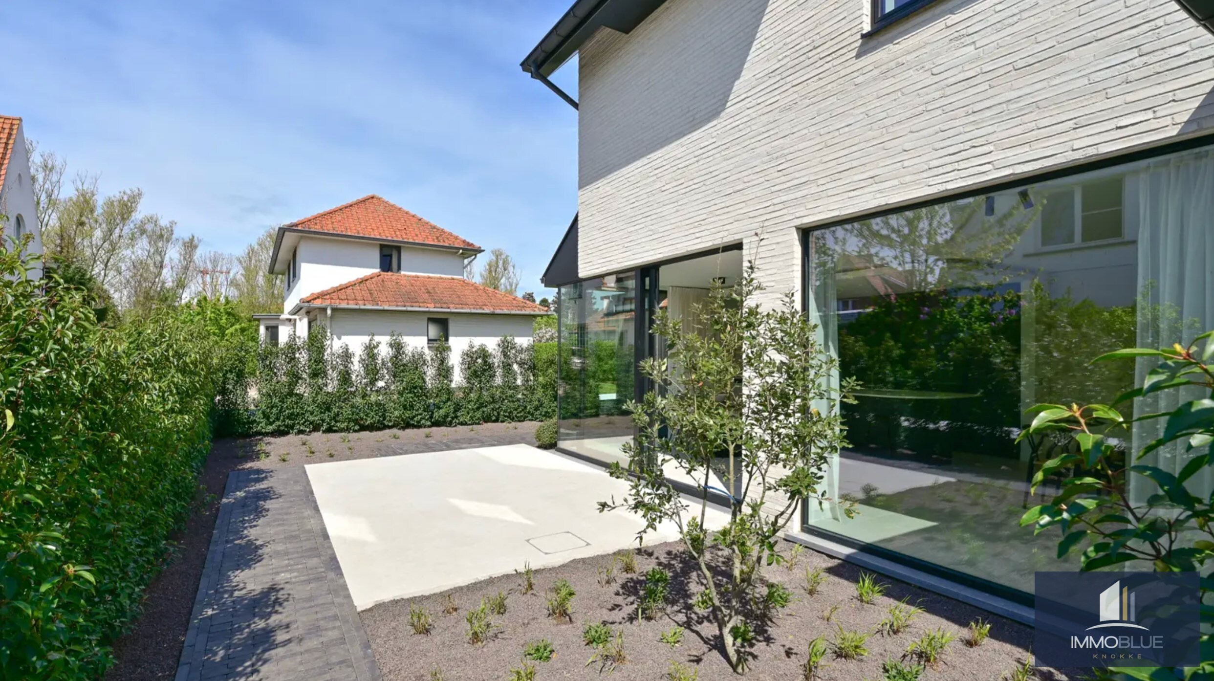 Nieuwbouw koppelvilla dichtbij het centrum van Knokke en op wandelafstand van het strand. 