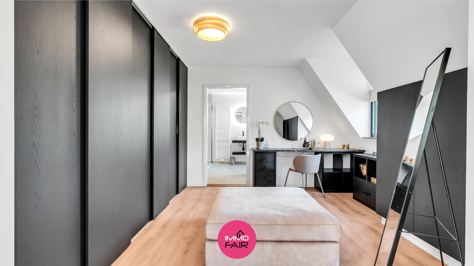 Exclusieve, karaktervolle villa met authentieke elementen in rustige, bosrijke omgeving 