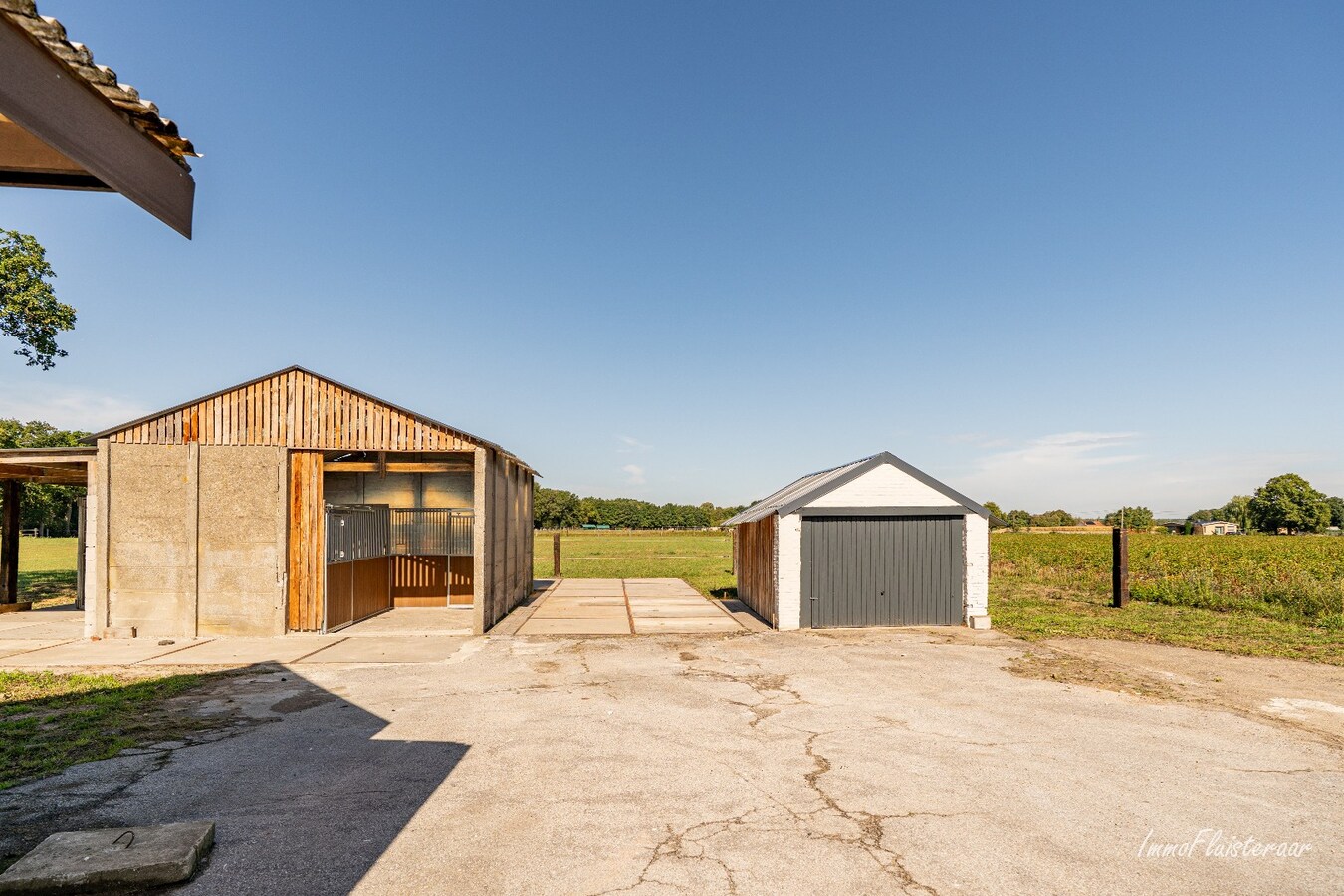 Veelzijdige woning met paardenstallen op ca. 2ha te Helchteren 