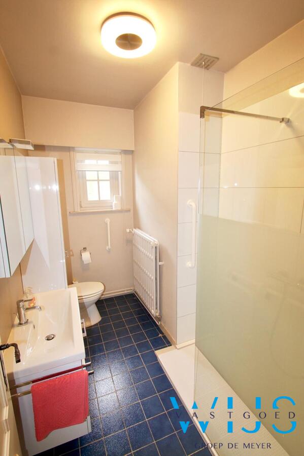 Op te frissen bungalow op een prachtig perceel van 960 vierkante meter te Oostakker ! 