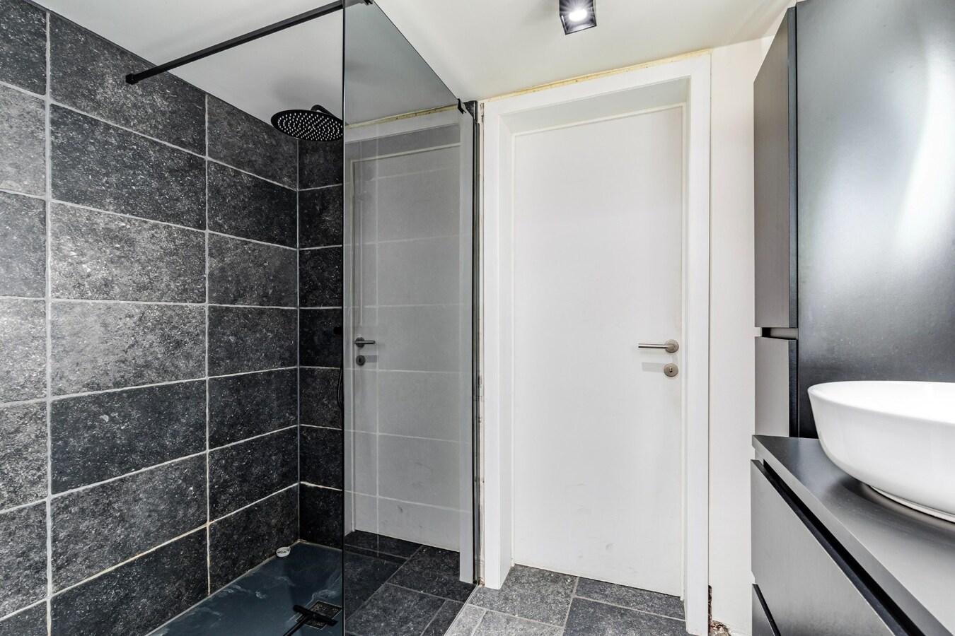 Karaktervolle woning op toplocatie in Zomergem met polyvalente ruimte 