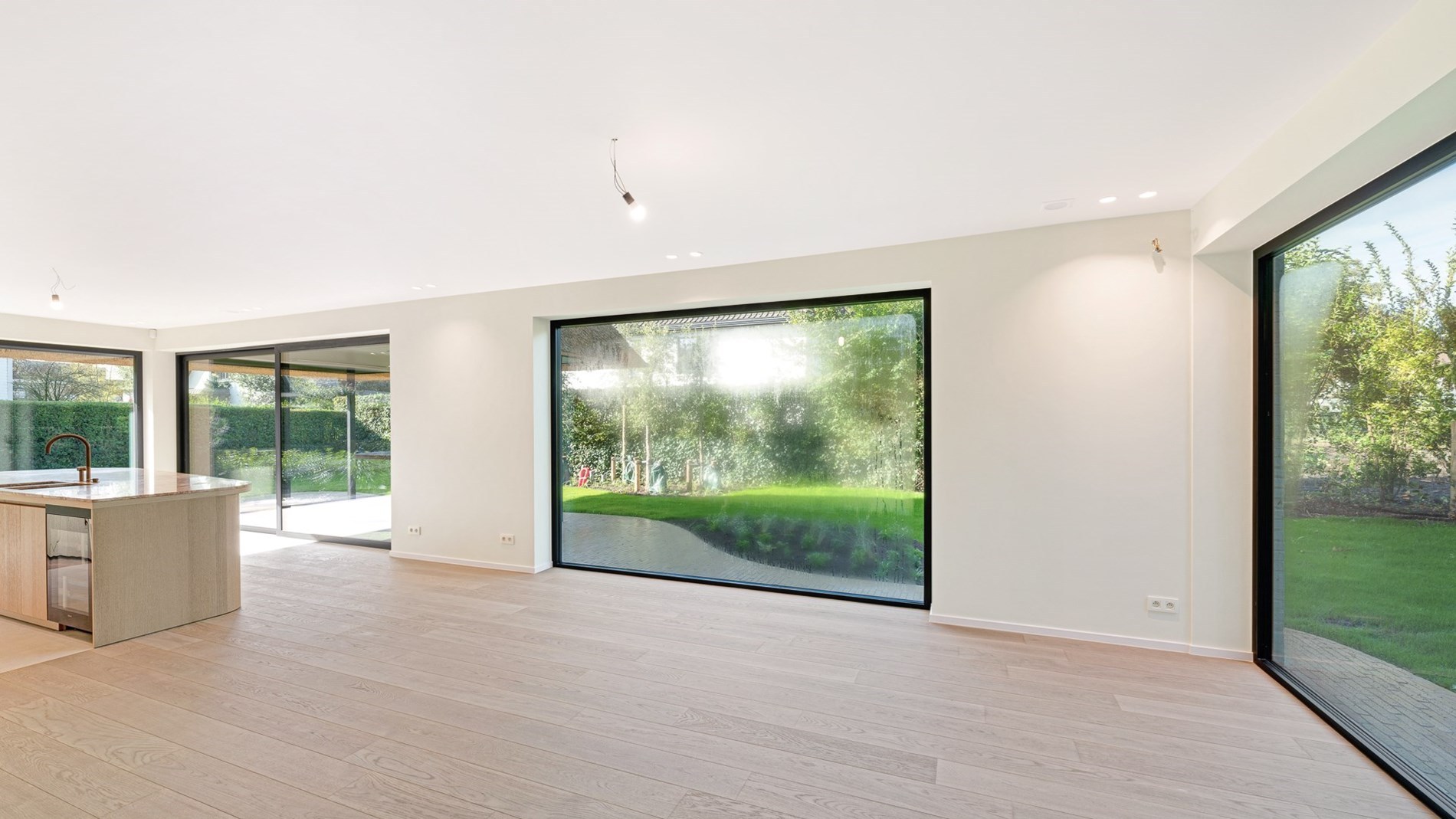 OPENDEURDAG ZATERDAG 04/04 - Madeliefjespad 1 (tussen 14 en 16u ): Indrukwekkende nieuwbouwvilla in hartje Zoute op enkele passen van de golf te Knokke. 