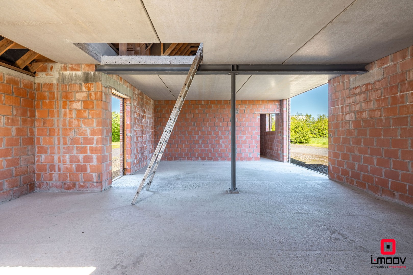 Landelijk gelegen ruwbouwhoeve met bijgebouwen op uitzonderlijk perceel van ca. 9.331 m² 