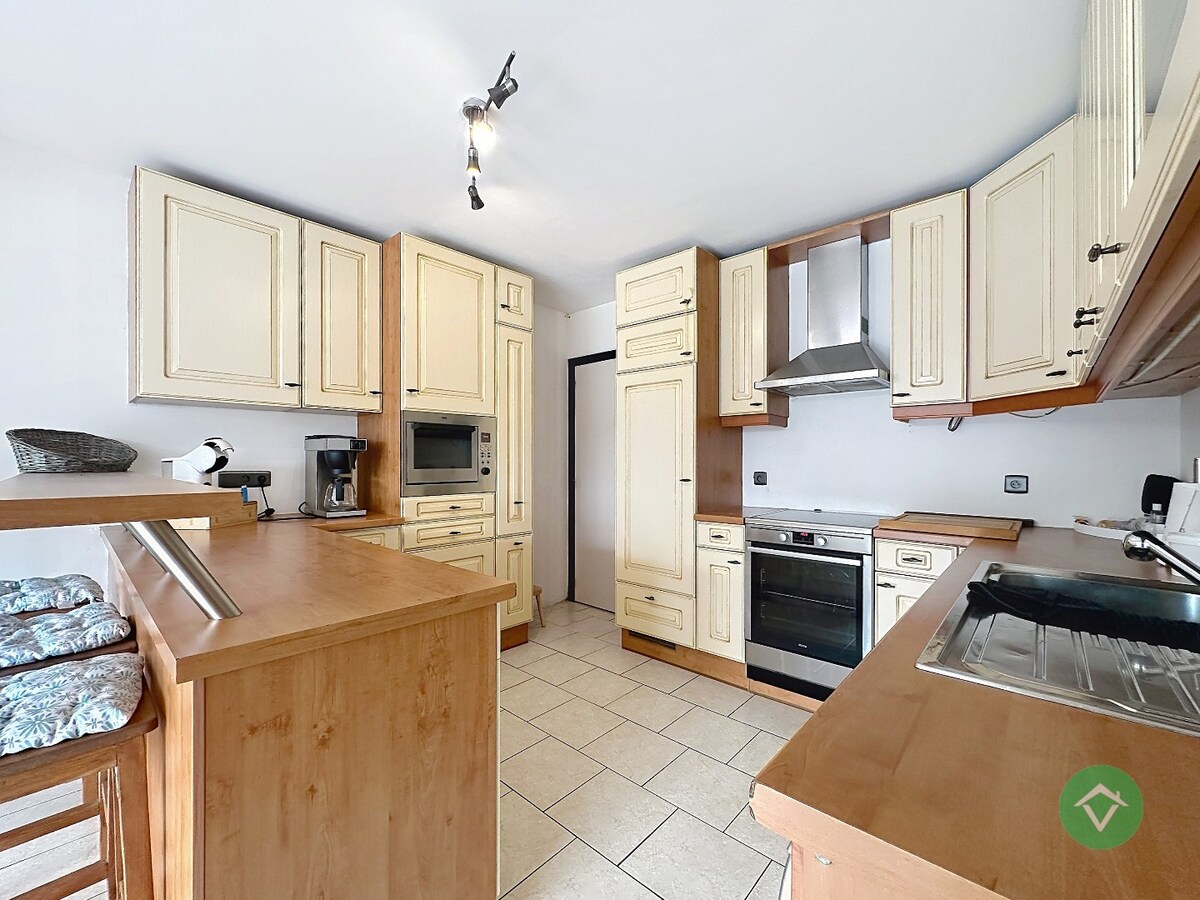 Statige gezinswoning met zonnige tuin, drie slaapkamers en topligging in Leke 