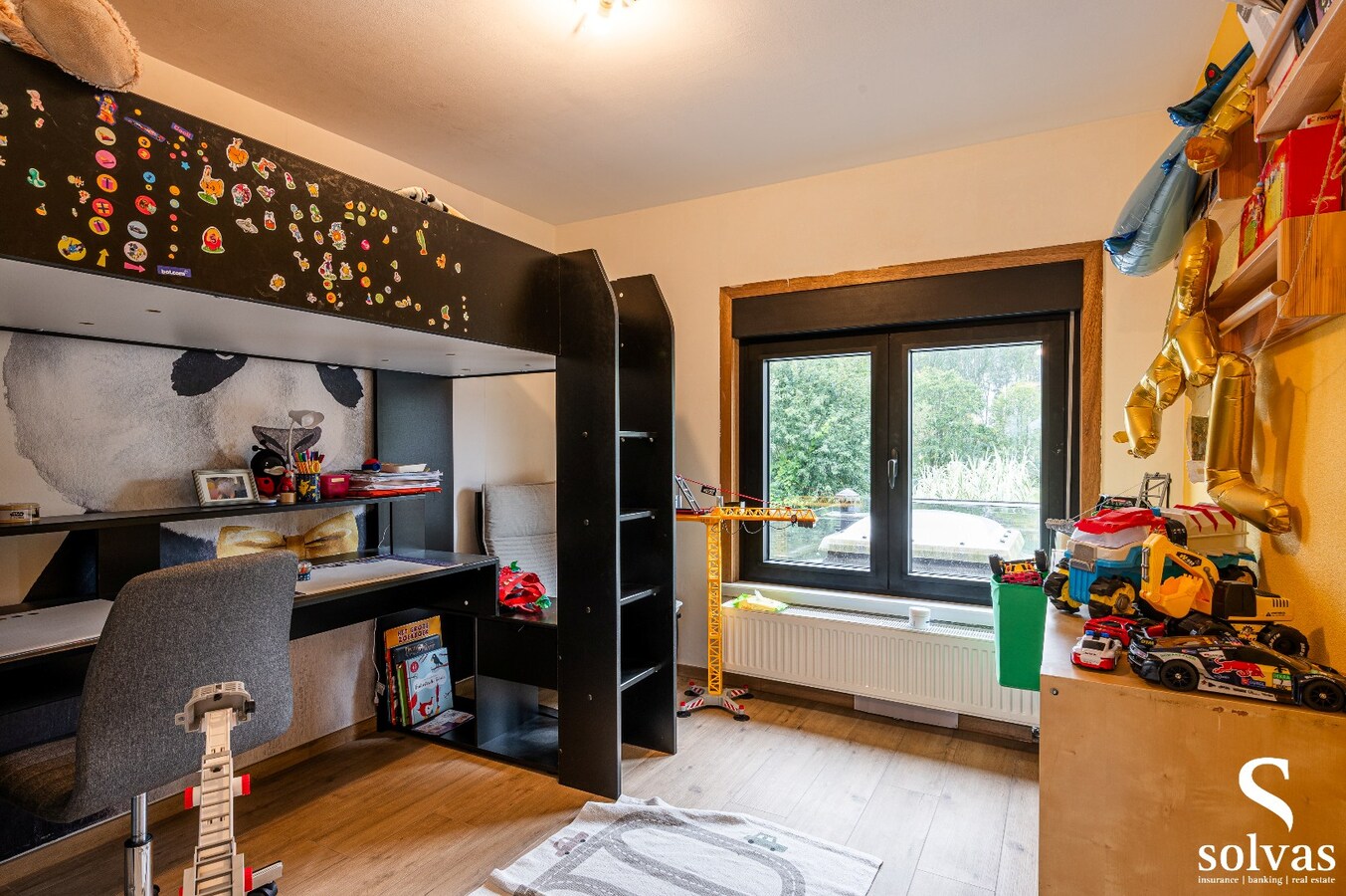 Halfopen gezinswoning met 4 slaapkamers, garage en zonnepanelen – Eeklo 