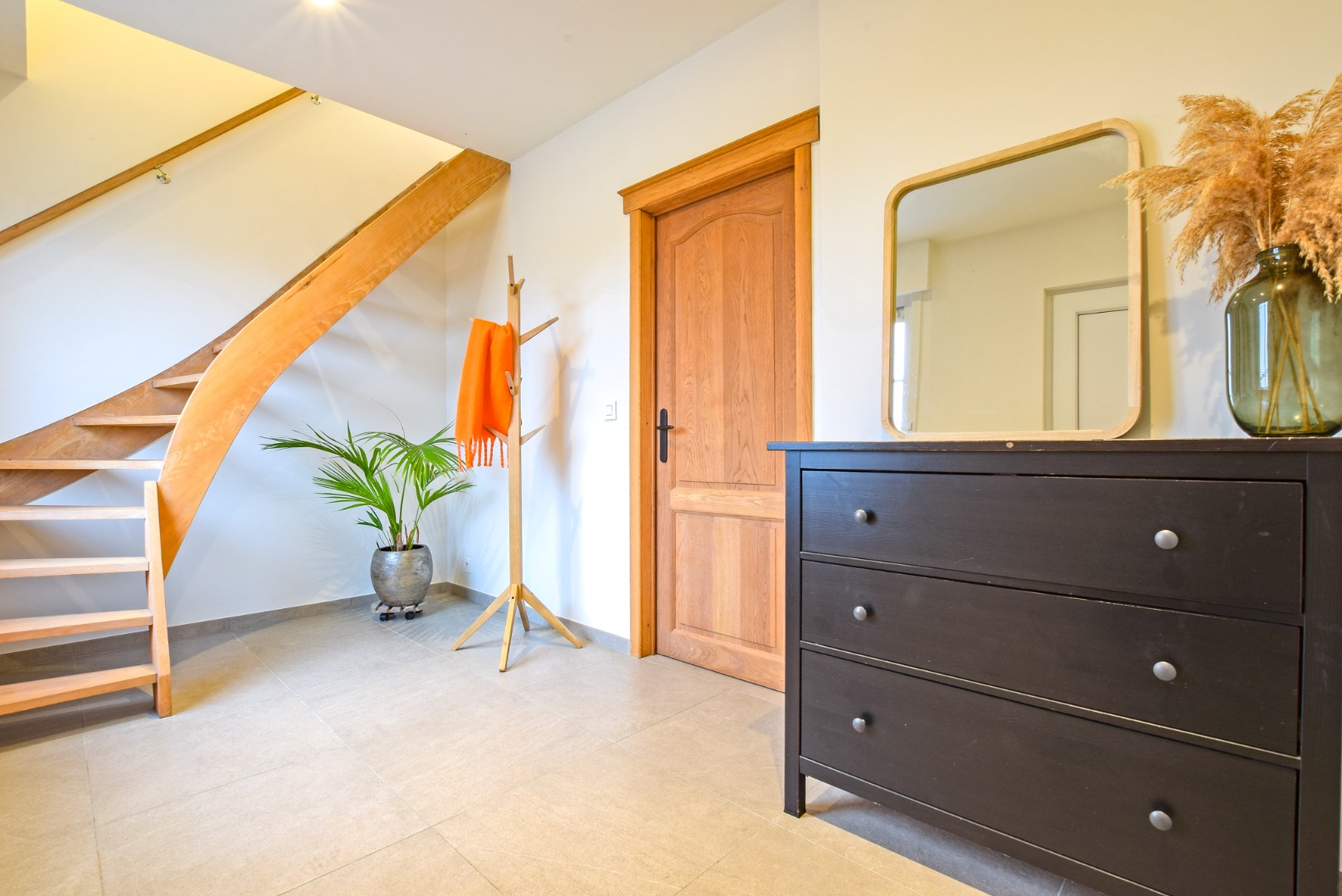 Open bebouwing met 4 slaapkamers op een prachtige locatie vlakbij de Ijzer 