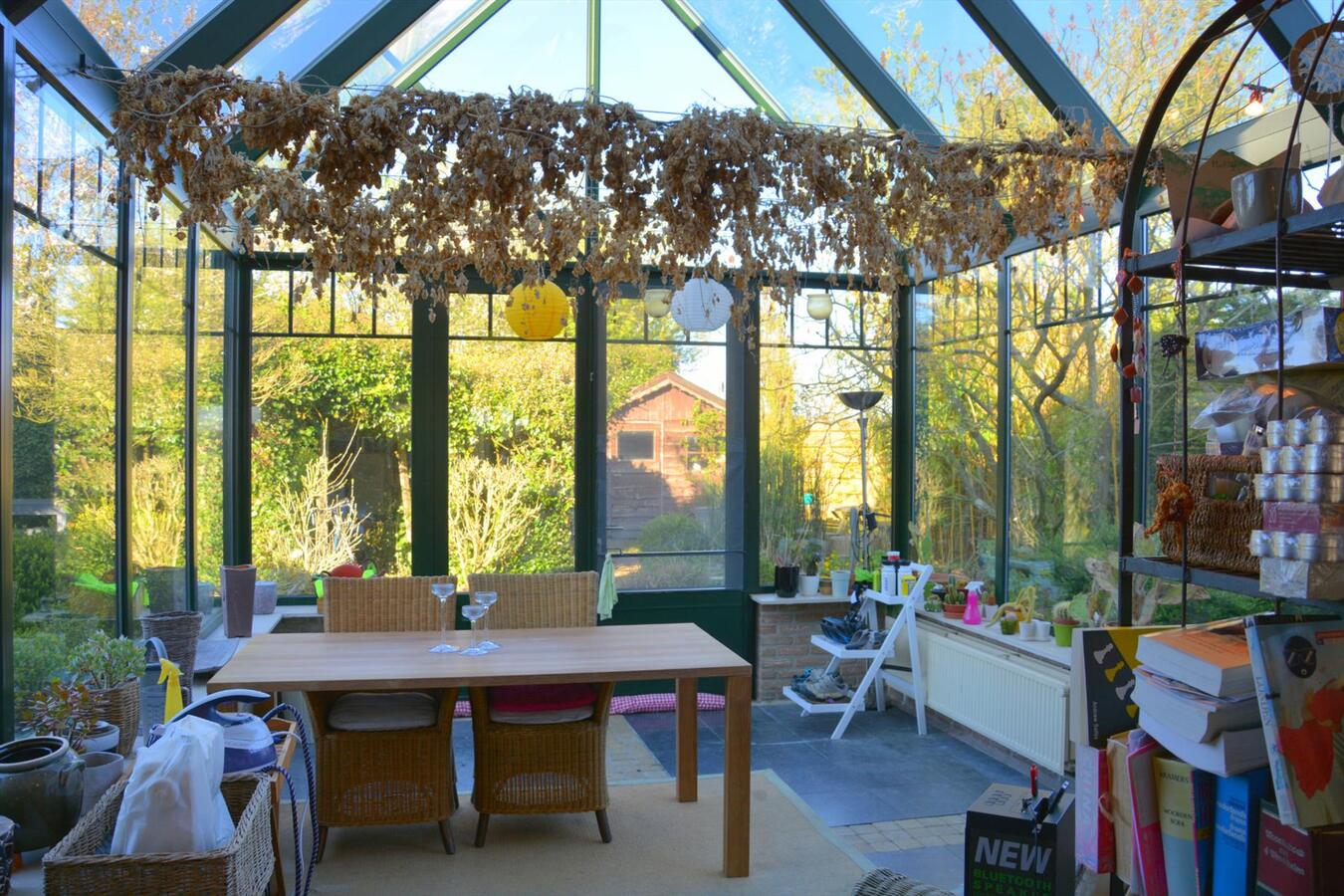 Instapklare woning met 5 slaapkamers op een grondopp. 3.349m² 