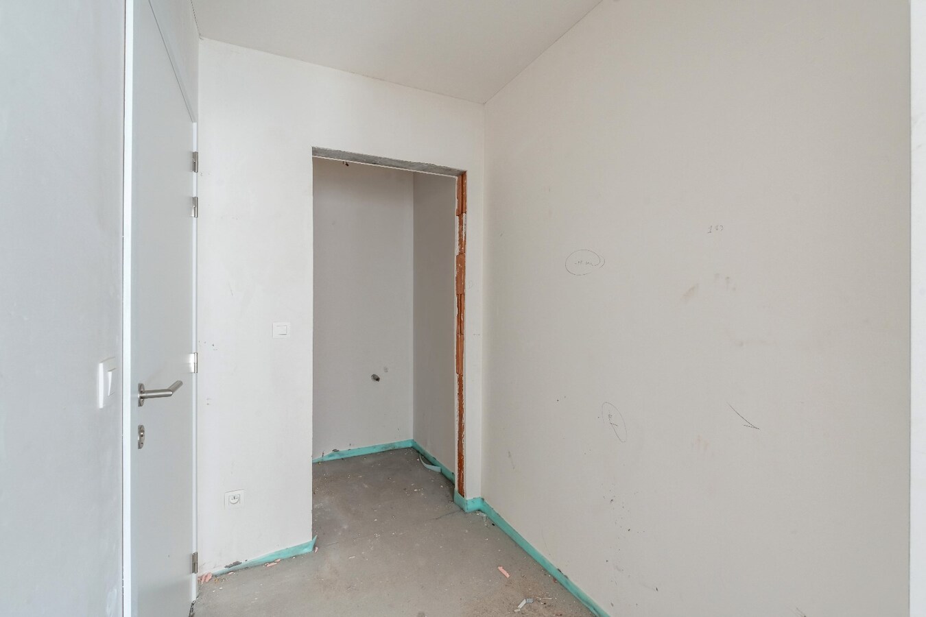 Appartement met twee slaapkamers, ruim terras en garage. 