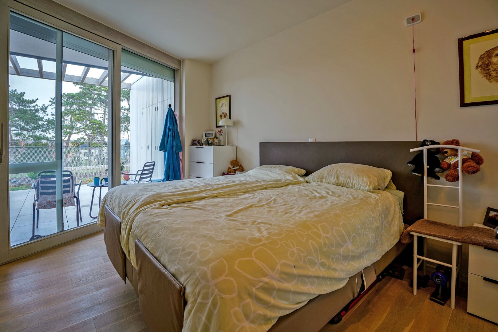 Prachtig 1-slaapkamerappartement met ruim terras (serviceflat) in Residentie Beukenhof, uniek wonen in de dorpskern van Oostduinkerke. 