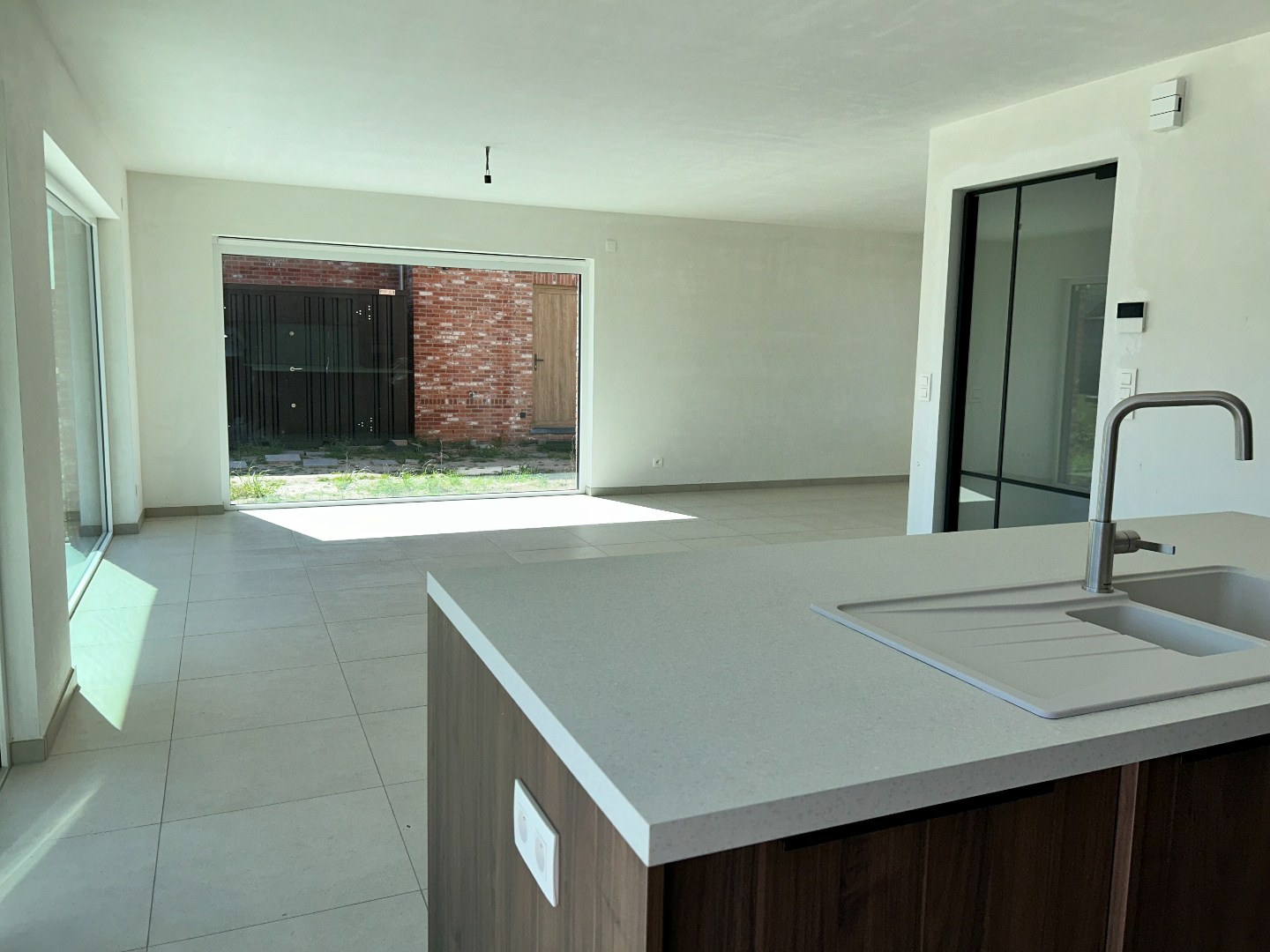 Instapklare nieuwbouwwoning met 3 slaapkamers en tuin op 681 m² 