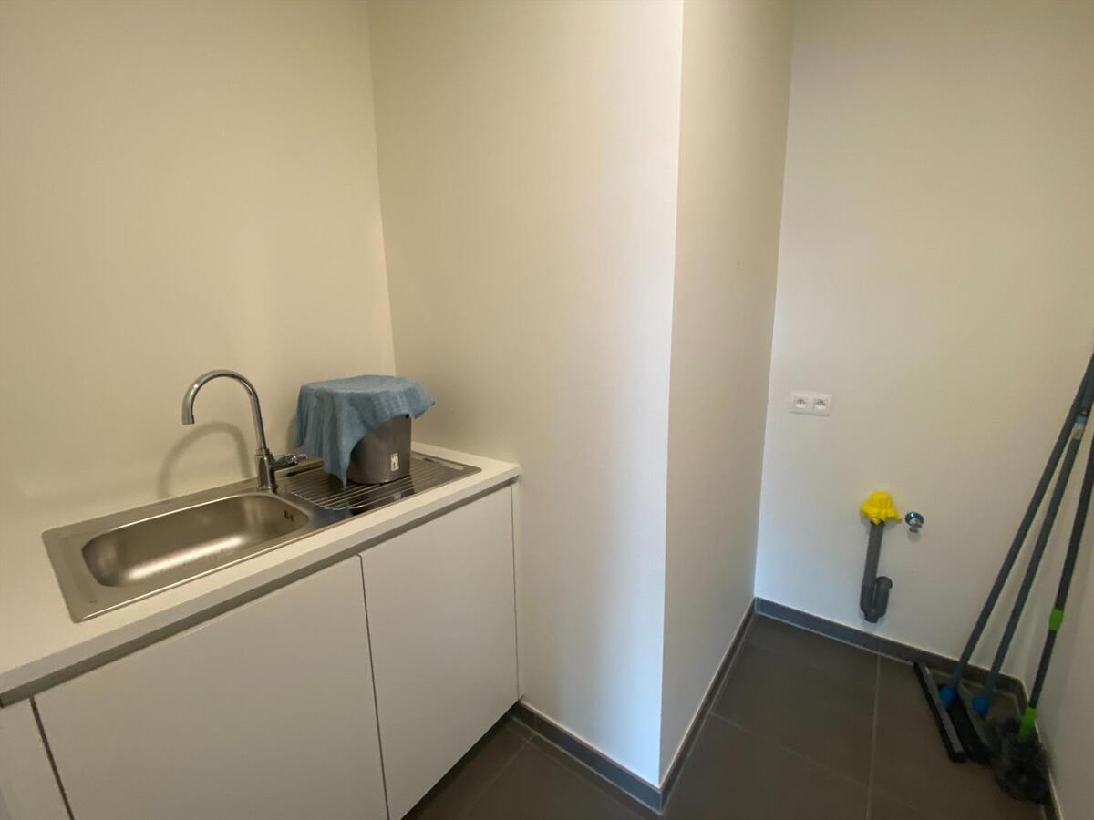 Ruim appartement op de tweede verdieping met prachtig zicht op de Leie 