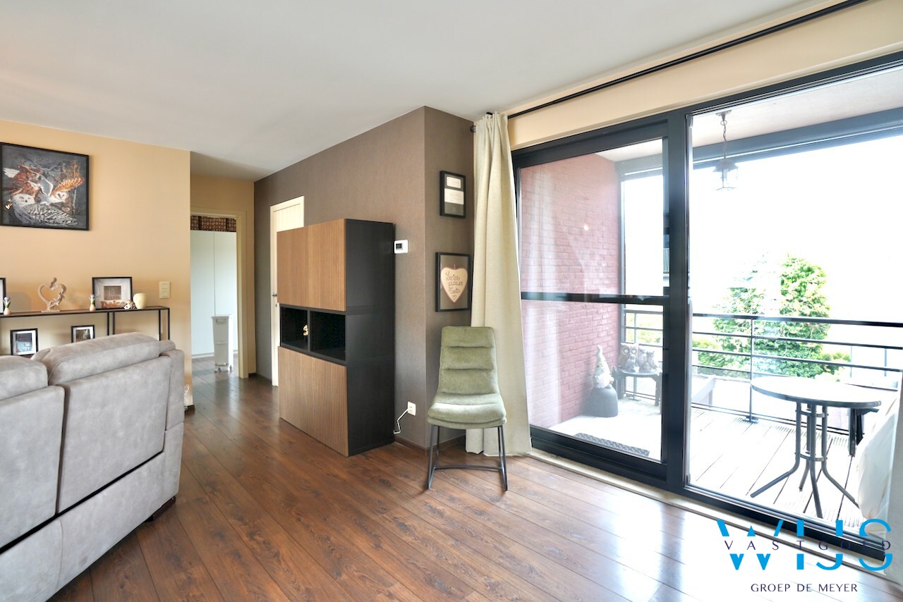Charmant instapklaar tweeslaapkamer appartement in centrum Ertvelde! 