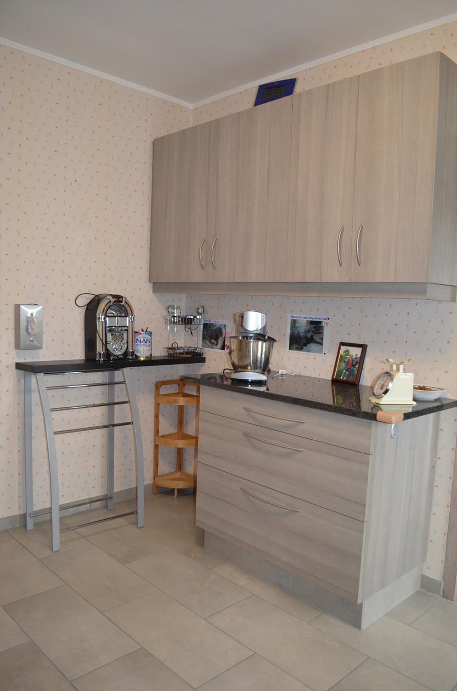 Totaal vernieuwde bungalow met  3 slpks, garage en tuin  rustig gelegen te Ertvelde 