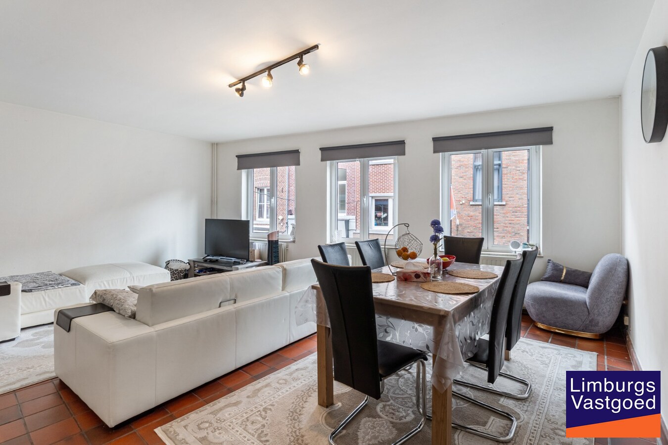 Commercieel uitstekend gelegen investeringspand bestaande uit winkel + duplex 