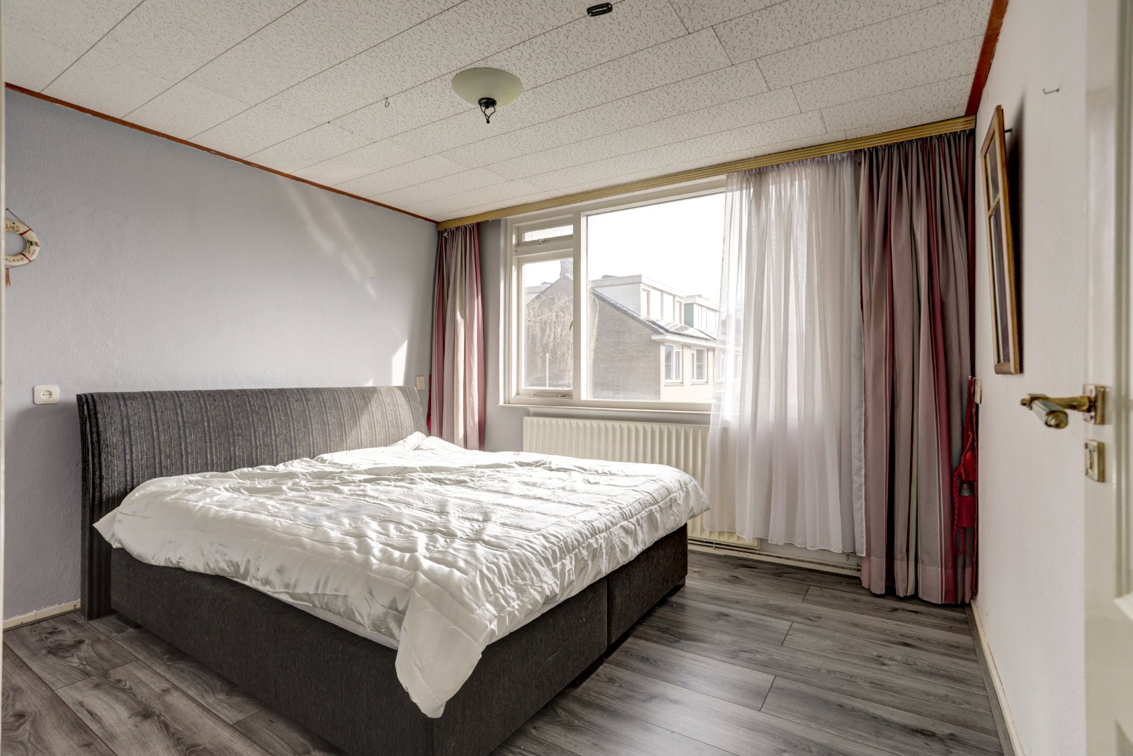 Op zoek naar een ruime 5-kamer woning op eigen grond waar u, uw wensen nog kunt uitvoeren ? 