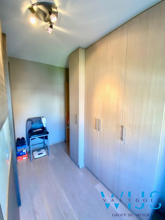 Prachtig 2 slaapkamer appartement MET ruim terras &amp; garage te ERTVELDE ! 