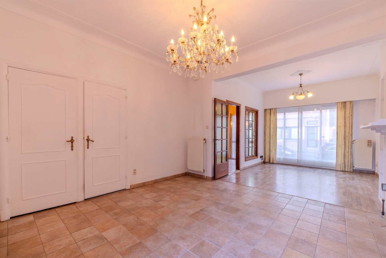 Te renoveren woning met 2 slpks en tuintje 