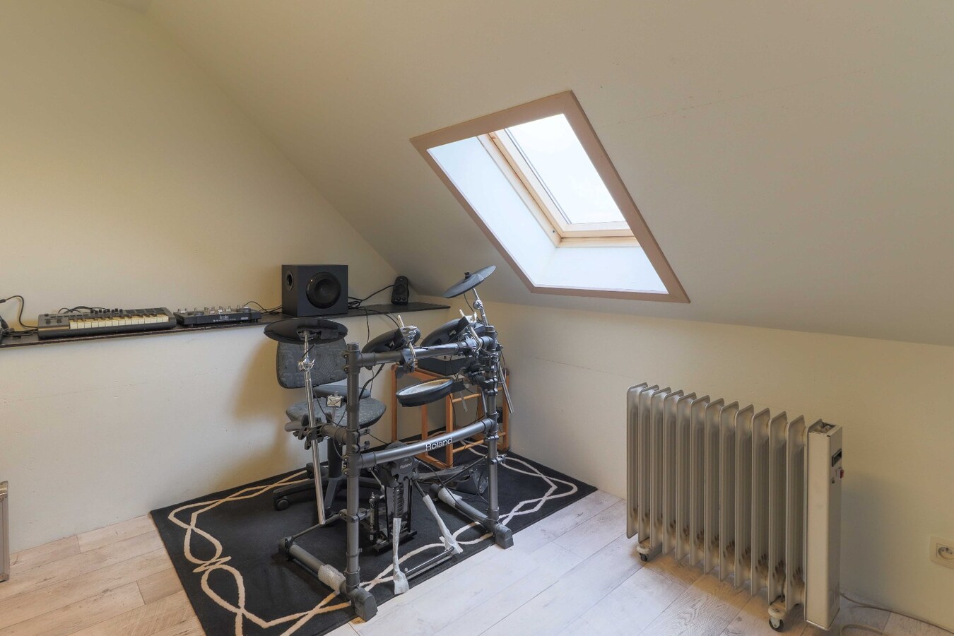 Goed gelegen woning met 3 slaapkamers en uitweg te Kortrijk! 