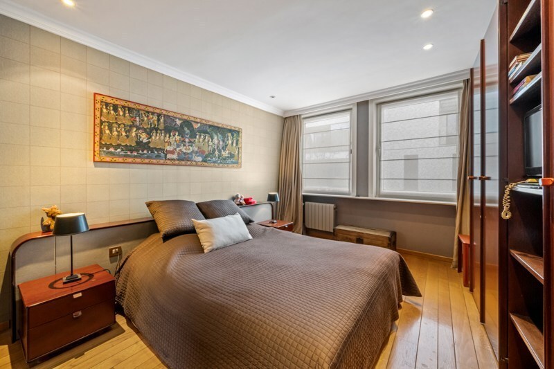 Uitstekend gelegen handelspand met woonst in Eernegem 