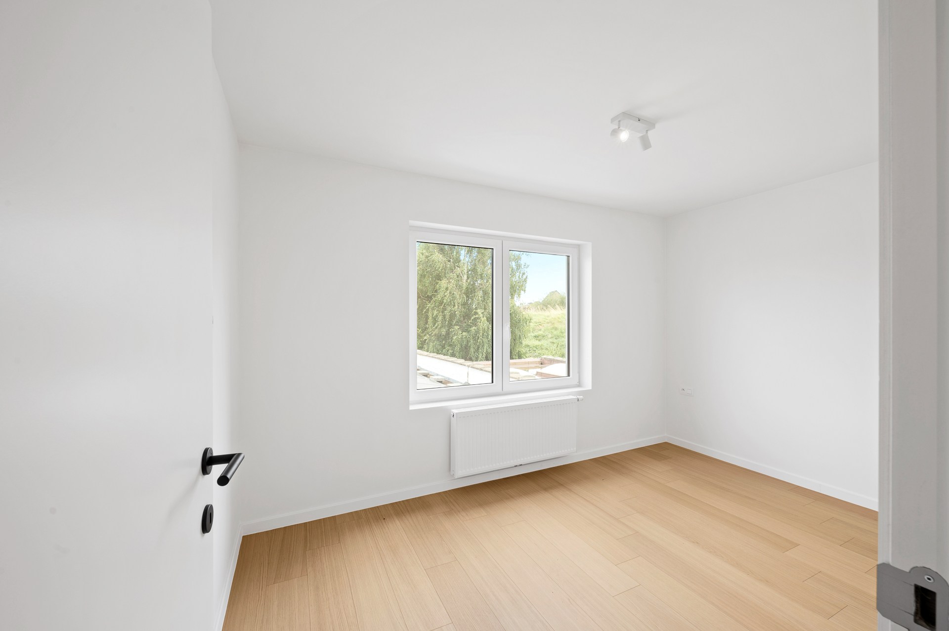 Belle maison rénovée avec 3 chambres à Heist, proche du centre et de la plage. 