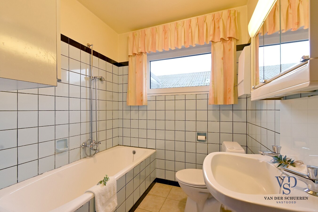 Bungalowwoning met afzonderlijke loods 