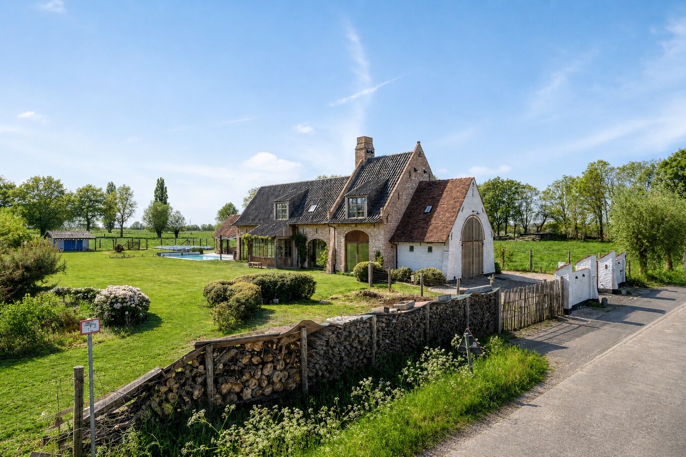 Uitzonderlijk gelegen landelijke villa in Anzegem | 2300m2 | vergezichten 