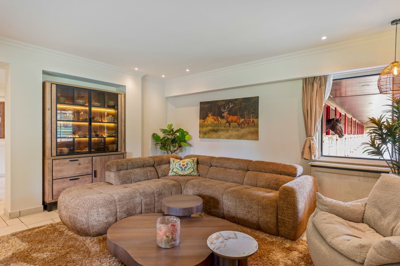 Exclusief eigendom met twee volwaardige, zelfstandige villa-woningen, een conciërgeverblijf en luxueuze paardenfaciliteiten op ruim 2 ha te Brasschaat 