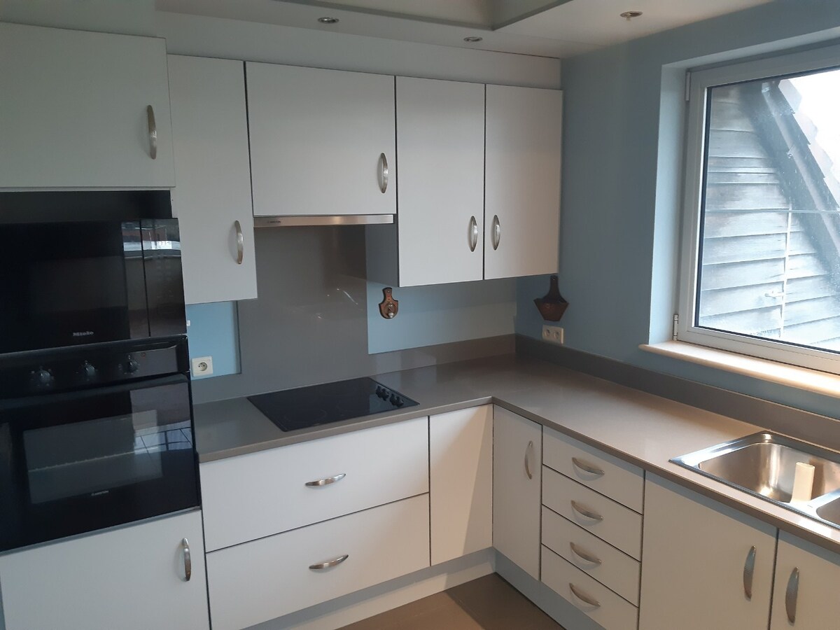 Ruim duplex-appartement met 2 terrassen in hartje Gavere 